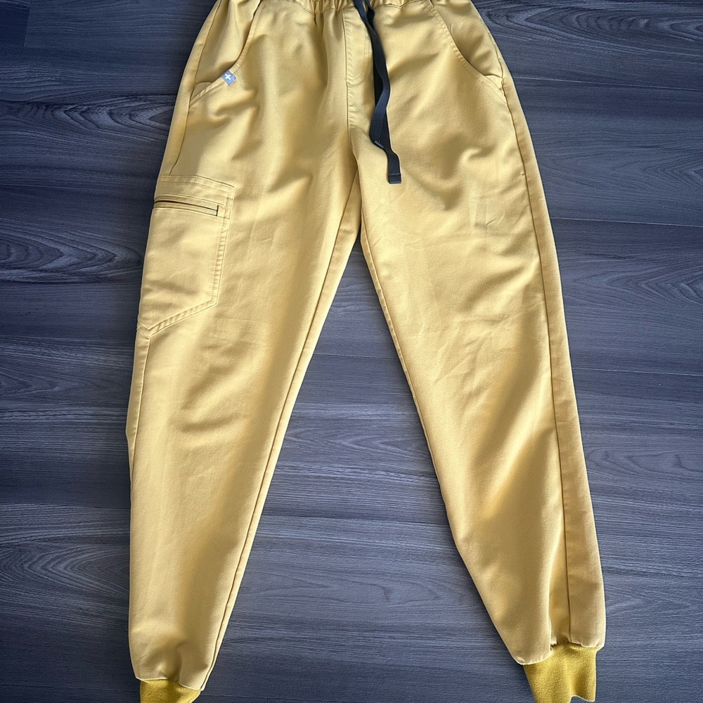 Figs gold / yellow jogger high waisted scrub pants XXS Petite great condition
